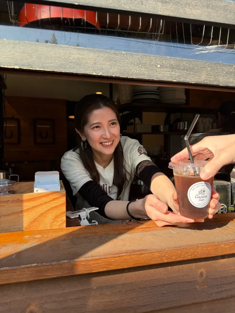 CannaCafe の店主と空間